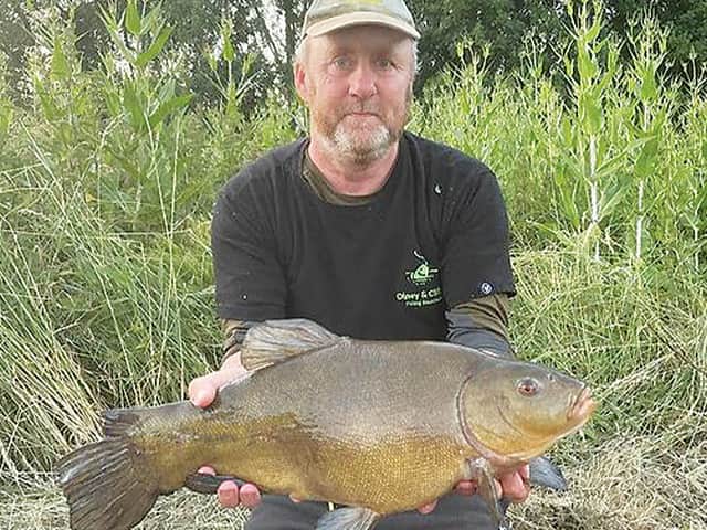 <p>Fish of a lifetime! Ian Barnes' 8-5 RIVER tench</p>
