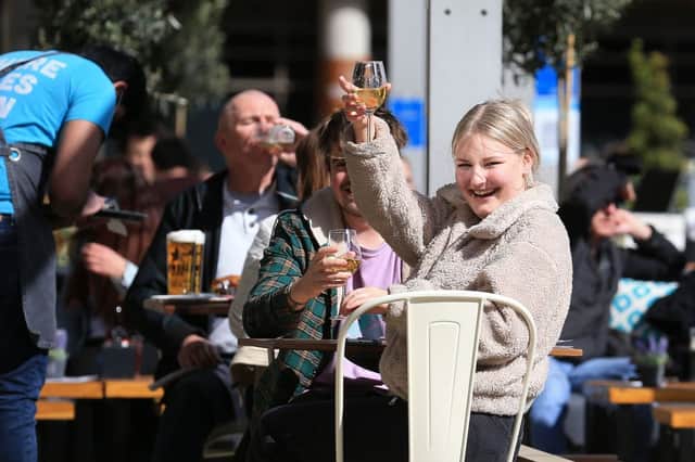 Pubs will stay open until 1am for three nights in June (Photo: Getty Images)