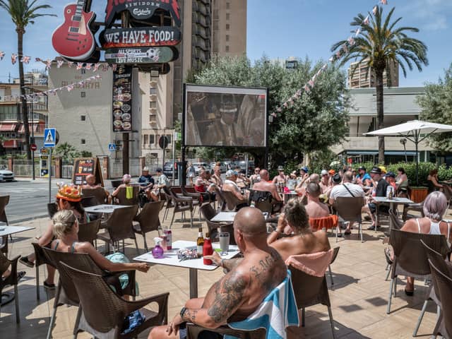 Smoking and vaping rules holidaymakers need to be aware of in popular hotspots including Turkey, Spain, France and Greece to avoid hefty fines. (Photo: Getty Images)