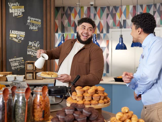Big Zuu, known for his iconic smile, has teamed up with Hampton by Hilton and researchers at Goldsmiths, University of London to scientifically prove how friendly service transforms an ordinary hotel stay into an exceptional one