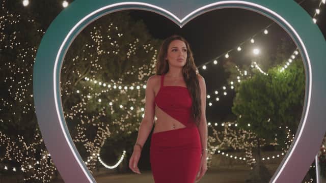 American bombshell Toni entering Love Island villa.