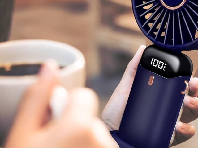 This bargain handheld fan has plenty of tricks up its sleeve