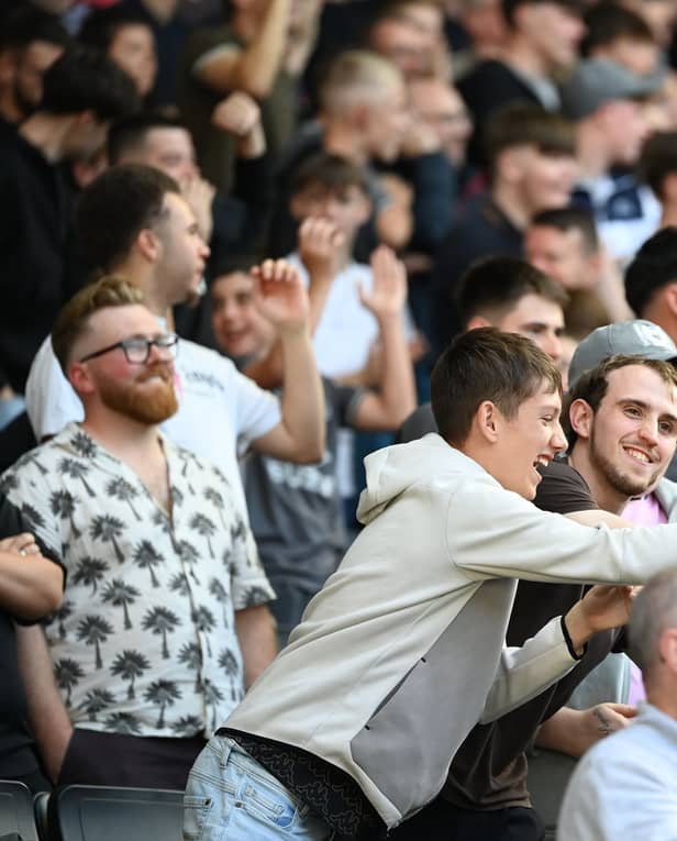 MK Dons fans