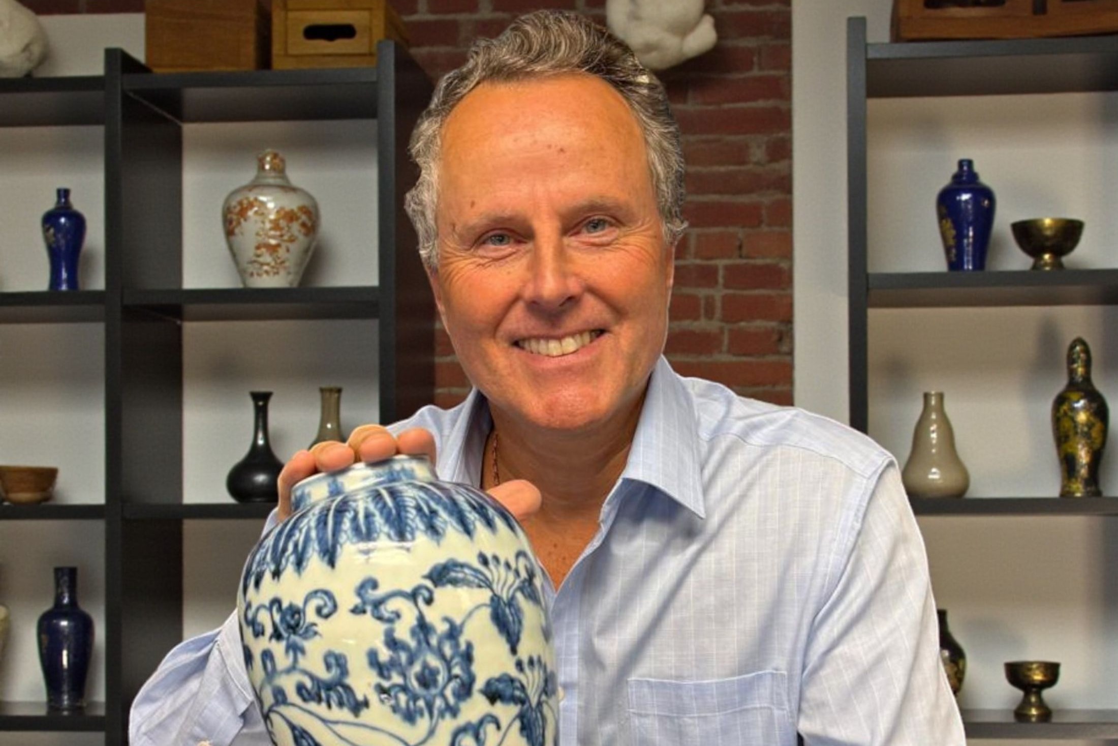 Experte der Antiques Roadshow bewertet lokale Antiquitäten in Woburn