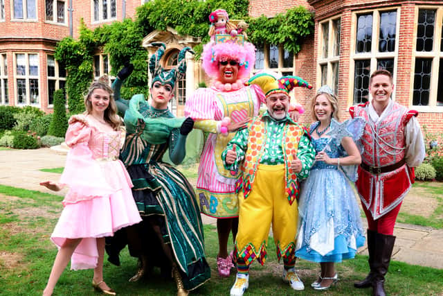 Horwood House has joined forces with Aylesbury Waterside Theatre to launch a search for a real-life local star to treat this Christmas.