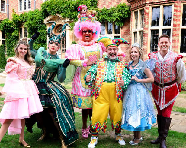 Horwood House has joined forces with Aylesbury Waterside Theatre to launch a search for a real-life local star to treat this Christmas.
