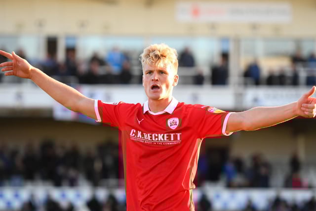 Portsmouth have announced the signing of Barnsley midfielder Cameron McGeehan until the end of the 2019/20 season. (Portsmouth News)