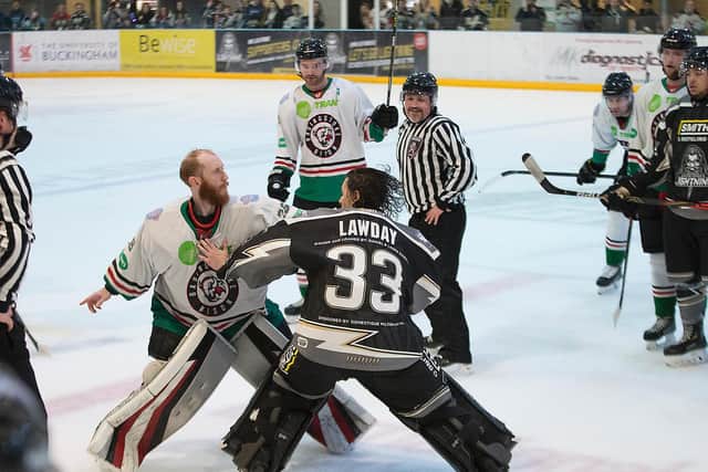 The netminders battle it out. Pic: Tony Sargent
