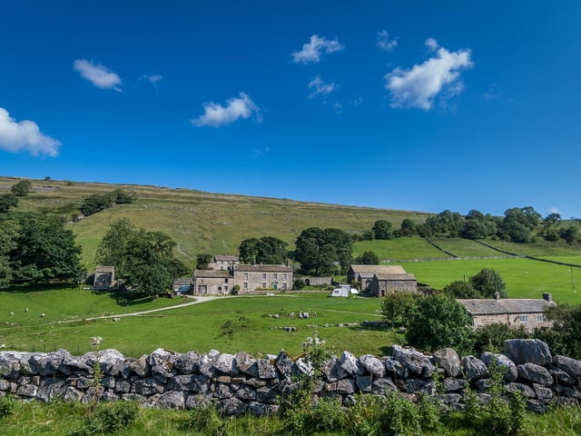 Yockenthwaite Farm is used as the exterior of the Aldersons' farm. It is in the small settlement of Yockenthwaite between Buckden and Hawes.