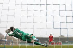 Joe McDonnell denies Ben Gladwin during the shoot-out