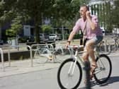 Headphones should be banned while cycling, says the charity