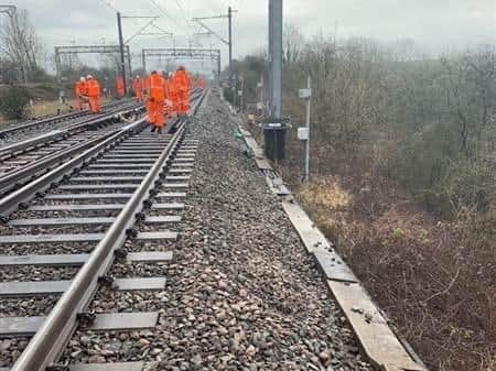 This landslide has caused delays of around 30 minutes for passengers traveling between Milton Keynes and Birmingham