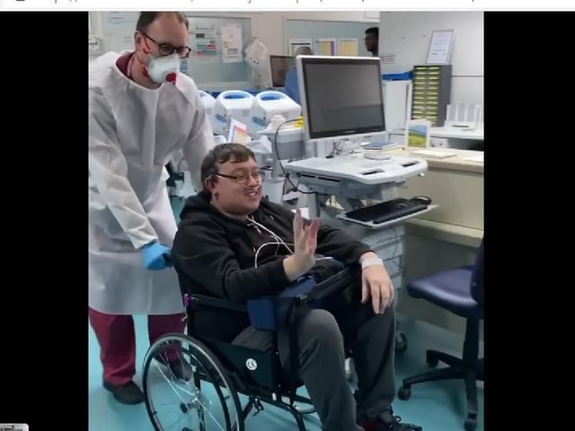 Simon says an emotional farewell to Ward 15