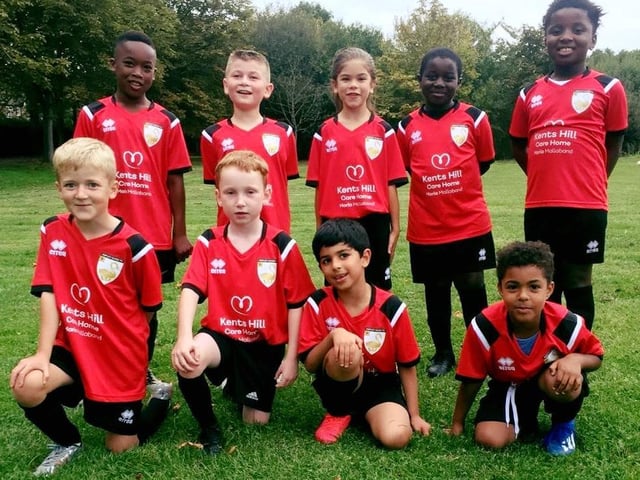 L'équipe Aspley Guise Football Club Under 8s est sponsorisée par Kents Hill Care Home