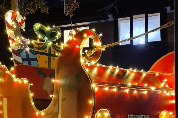 Walnut Christmas Lights Show 2022 Visit Christmas Lights Display To Support Milton Keynes Winter Night  Shelter | Milton Keynes Citizen
