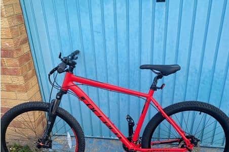 he victim’s bike is a red Carrera Karkino Mountain bike, with Carrera written in black along the frame, a black seat, black handle bars and black wheels