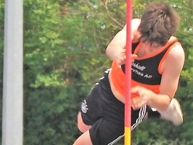 Jamie Penley in the pole vault