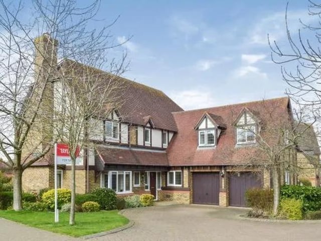 Lynmouth Crescent, Furzton, Milton Keynes. Photos: Zoopla