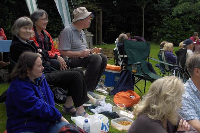 Members meet for a picnic