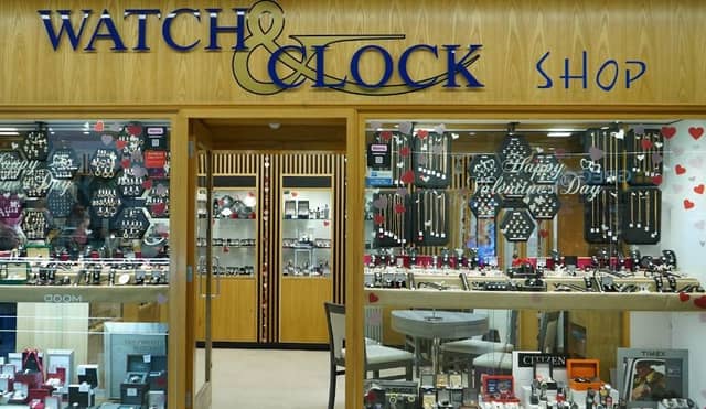 Men steal jewellery worth more than £20,000 from watch shop in Milton