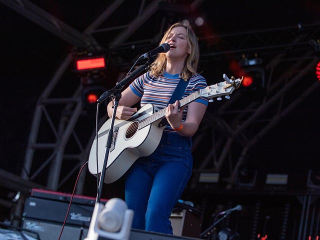 Jade Bird performing at Campbell Park, Milton Keynes, July 16, 2022. Photo by David Jackson.