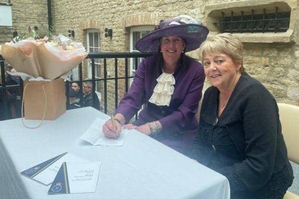 Nikki Ross signs her declaration as the new High Sheriff of Buckinghamshire, witnessed by the Chair of Buckinghamshire Magistrates, Debbie Gibbs JP.
