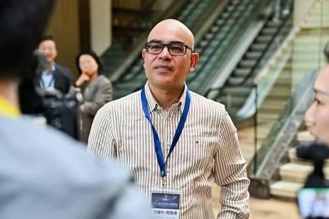 Professor Mahesh Anand visits China to collect the samples
