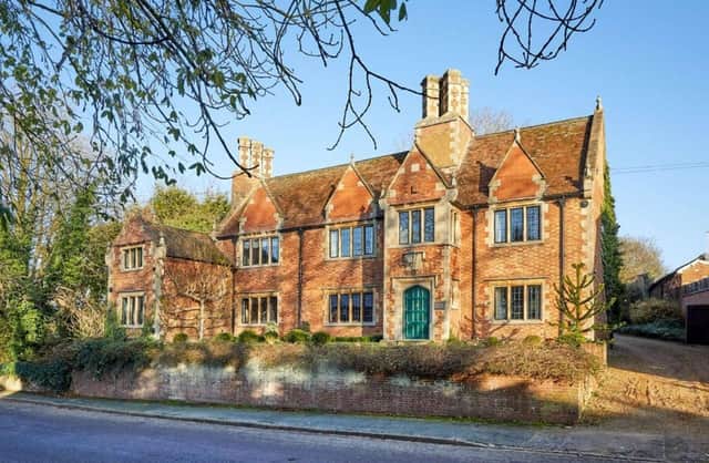 Court House in Little Brickhill is a charming Grade 11 listed property steeped with history and was home to the Buckingham Assize Court from 1443 to 1638