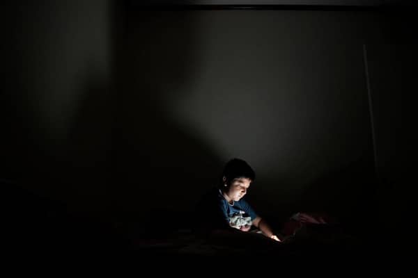 Child on a smartphone. (Photo: MARVIN RECINOS/AFP via Getty Images)