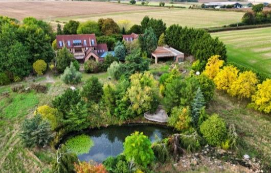 An overview of the property and its surroundings