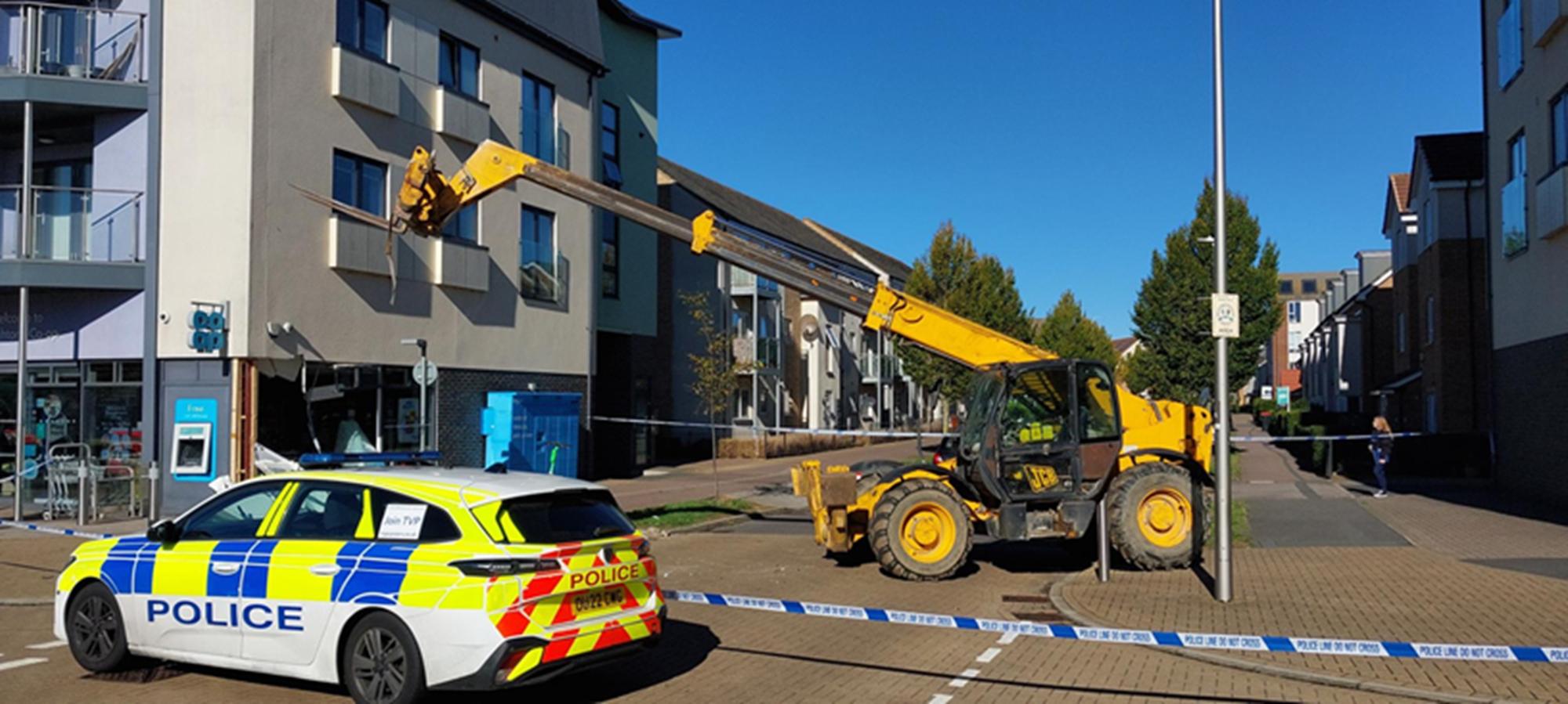 WATCH: Police hunt group of thieves over ATM ram raid at Milton Keynes ...