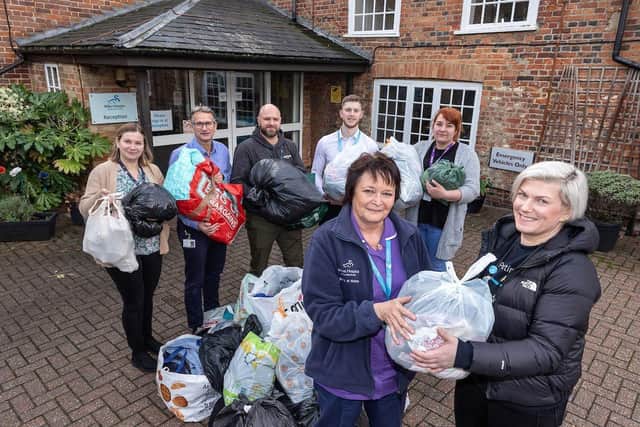 The team from Amazon’s sortation centre in Milton Keynes has made a special delivery to the city’s local Hospice. 