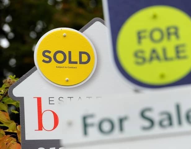 The annual rate of house price growth remained stable in March.