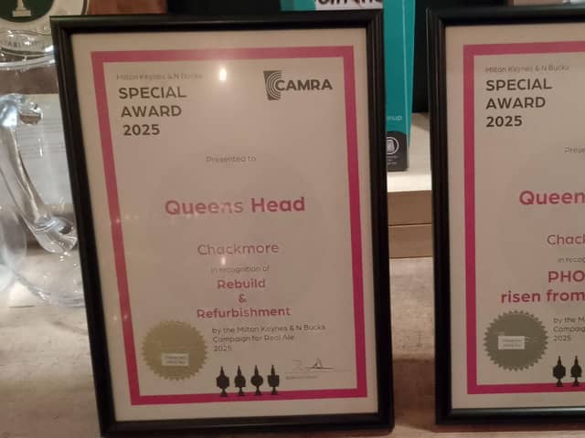 The two awards won by the Queens Head in Chackmore