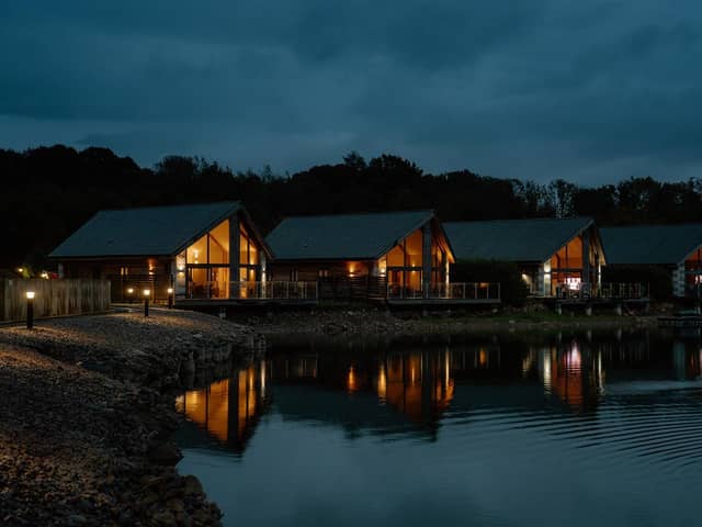 Night falls on Landal Twin Lakes, a stunning lakeside retreat alive with wildlife, awash with natural beauty.