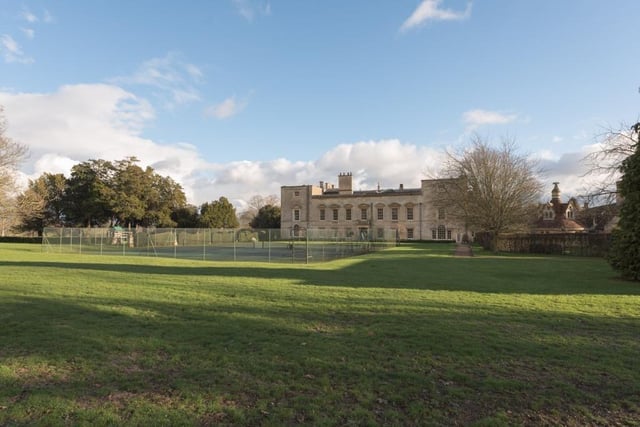 Built on the site of a Roman villa, Gayhurst House was given by Elizabeth I to Sir Francis Drake as a reward for his Armada triumph