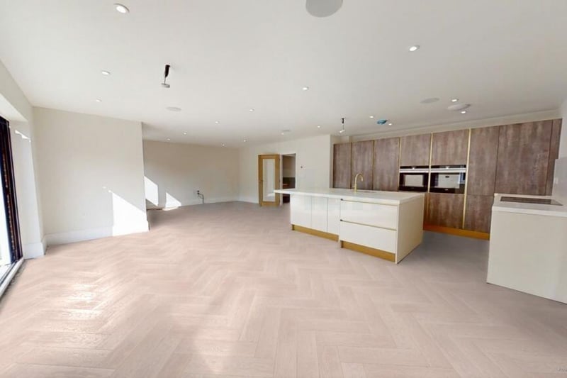 The kitchen has a spacious dining/breakfast area