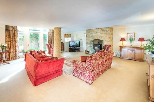 This beautiful property offers two principal reception rooms with spacious family/dining room with feature fireplace, stone feature pillars and vaulted ceiling and galleried landing.