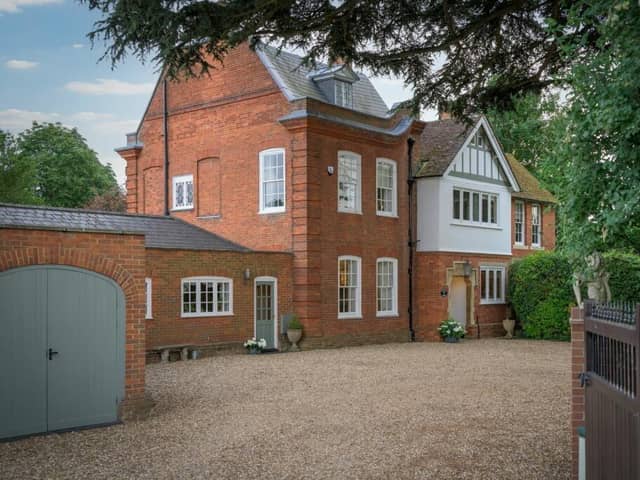 This handsome 4/5 bedroom Grade II-listed Georgian property house lends itself to a magazine shoot, with inspiring interiors and lots of original features.