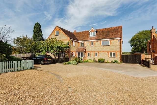 The well presented property is located in a private cul-de-sac along a private road in Newport Pagnell