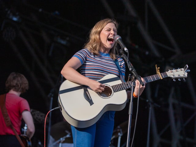 Jade Bird performing at Campbell Park, Milton Keynes, July 16, 2022. Photo by David Jackson.