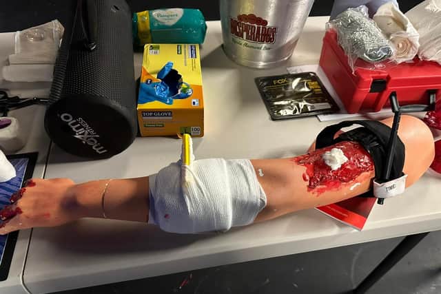 Ways to stop bleeding were demonstrated