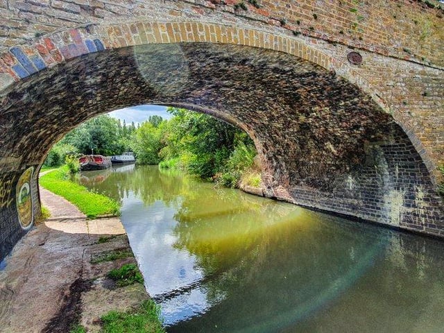 The Grand Union Canal provides miles of picturesque waterside paths for leisurely walking and cycling. Visitors can enjoy watching the boats pass by along the lochs or feed the ducks and swans along the banks. The Grand Union Canal enters Milton Keynes at the Ouse Valley Park at Old Wolverton and snakes in a dramatic arc right through the east of the city