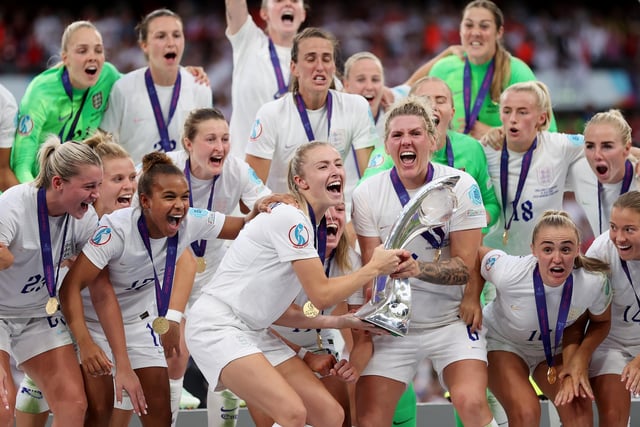 Leah Williamson and Millie Bright of England lift the trophy (Photo by Naomi Baker/Getty Images)