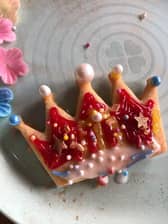 A slightly more edible version of the crown is available to decorate too!