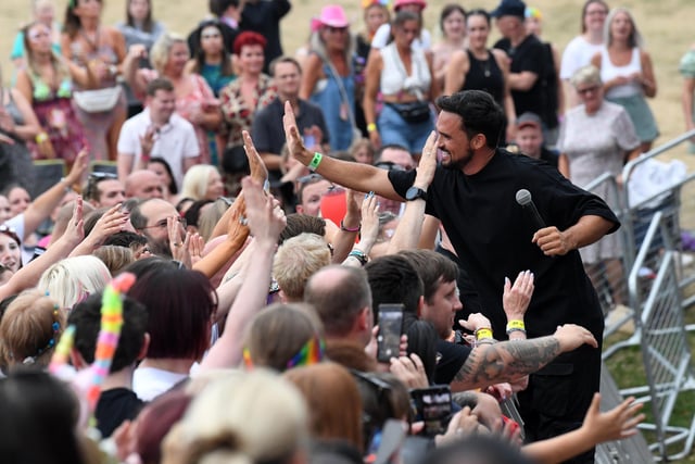 Gareth Gates mingles with the audience