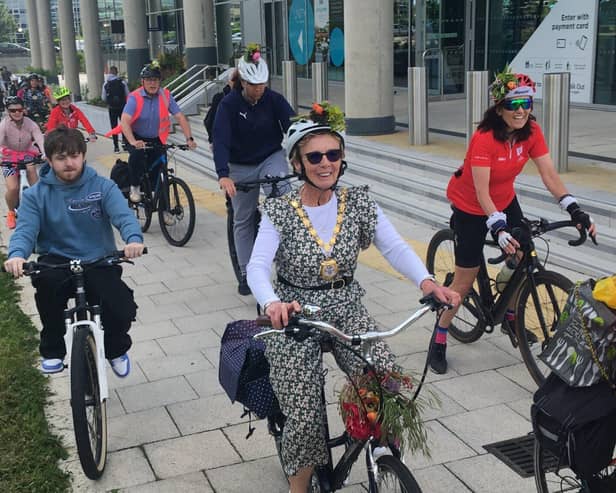 Mayor leads cyclists from Station Square