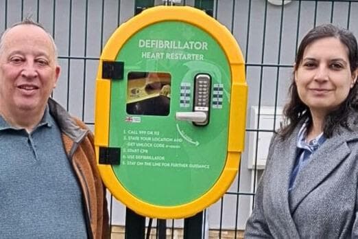 Stadträte helfen bei der Finanzierung eines lebensrettenden Defibrillators ...