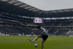 Jay Rosa performing at Stadium MK