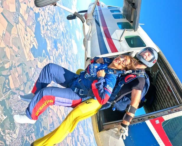 The moment Shery Delfani jumps from the airplane